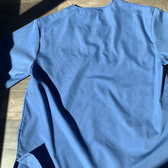 Scrub top - Picture 3 of 6